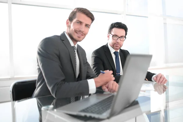 Two business partners sitting at the Desk — Stock Photo, Image