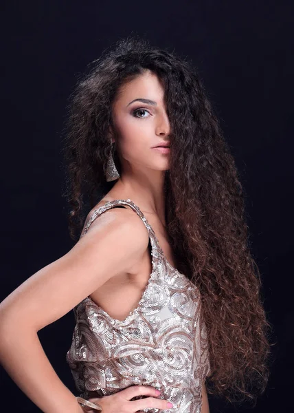 Mujer de belleza con cabello castaño muy largo, sano y brillante . —  Fotos de Stock