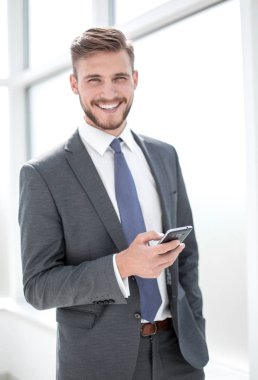 up.successful işadamı ofis pencere arka plan üzerinde kapatın.