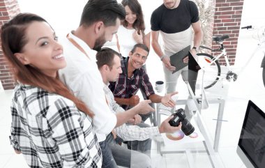 Yaratıcı ekibi yeni fikirler tartışıyor