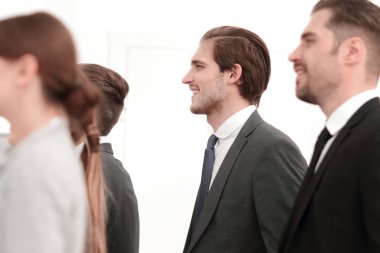 yan view.a grup birlikte ayakta başarılı iş adamları.