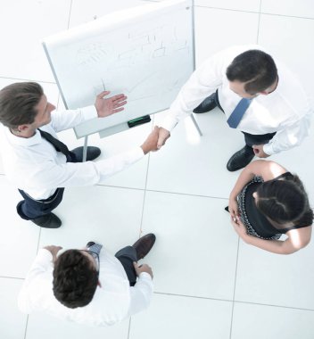 top.the el sıkışma sunum öncesi meslektaşlarının dan göster