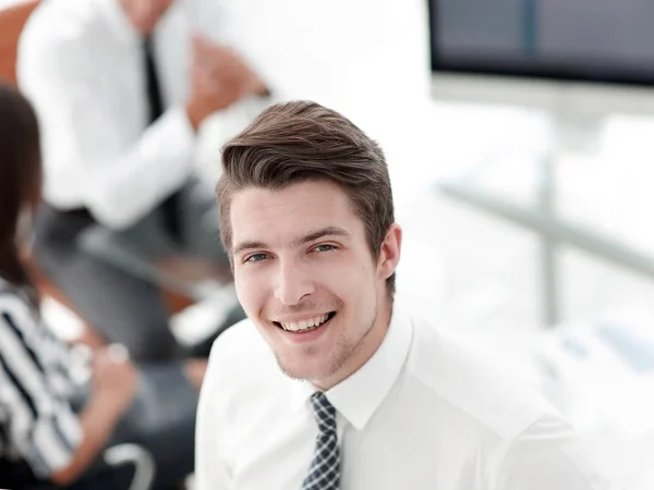 Closeup.young empleado de la empresa — Foto de Stock