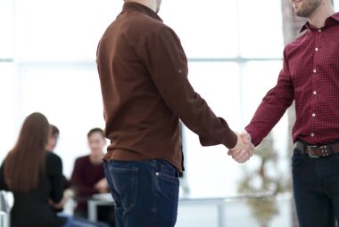 iki erkek arasındaki karşılıklı closeup ben