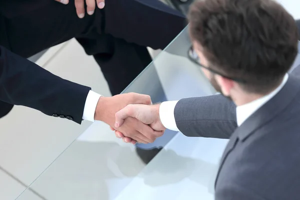 Handshake Manager e il cliente in ufficio — Foto Stock