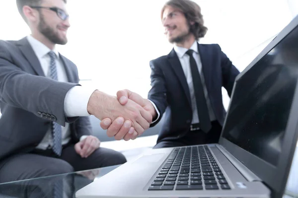 Closeup.colleagues shaking hands — Stock Photo, Image