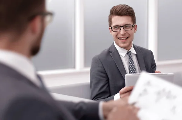 Close up.businessman discute de performance financière . — Photo