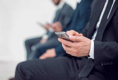 onların akıllı telefonlar kullanarak iş adamları