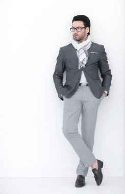 Beyaz arka plan üzerinde içinde tam growth.pensive iş adamı