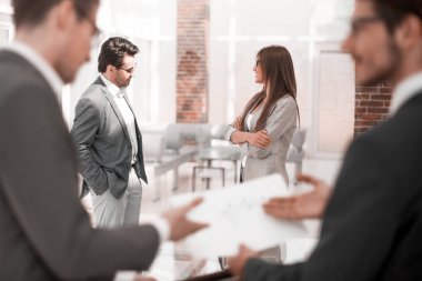 ofiste işyerinde çalışanlar