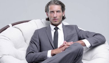 sandalyede oturan başarılı iş adamı.