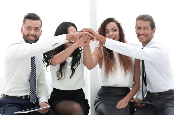 Team di business di successo con le mani strette insieme — Foto Stock