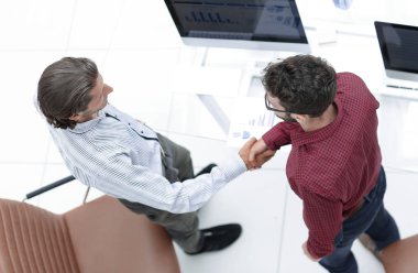 En baştan görüntüleyin. karşılıklı iş adamları