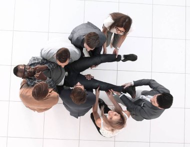 Üst düzey iş adamları liderlerini öne sürerler.