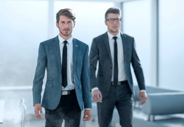 Ofiste, duman genç mühendisler