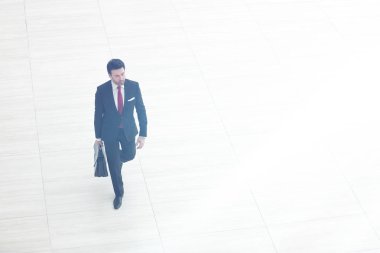 Dikiz üzerinden afar.a işadamı ile bir deri çanta