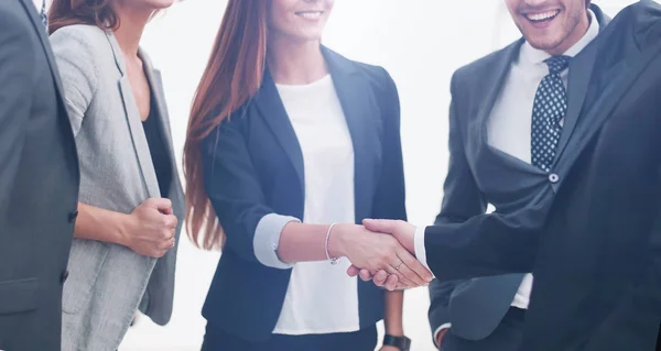 Concepto de negocio y oficina - equipo de negocios sonriente —  Fotos de Stock