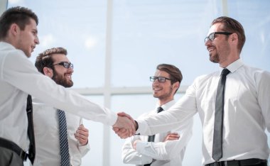 güvenilir el sıkışma iş ortakları