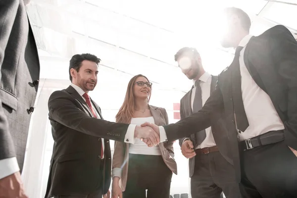 Dvě jistý obchodní partner handshake — Stock fotografie