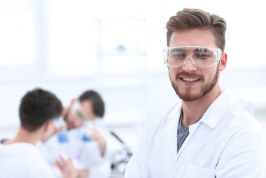 closeup.successful bilim adamı hafif bir arka plan üzerinde