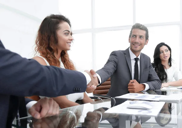Business people shaking hands, starting a meeting — Stock Photo, Image