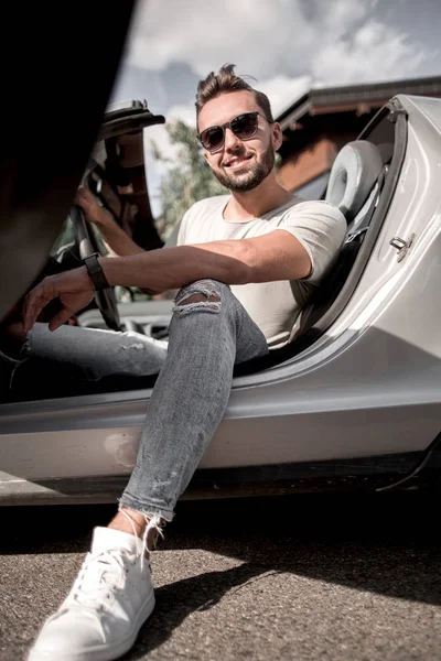 Close Successful Joven Sentado Coche Convertible Concepto Estilo Vida —  Fotos de Stock