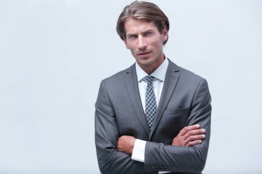 Kravatını düzelten düşünceli bir iş adamı..