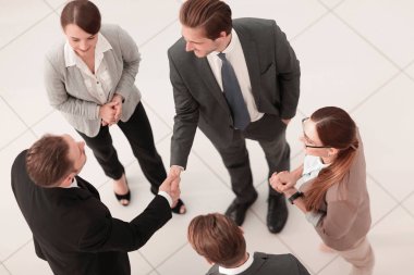 bir iş toplantısı önce üst view.handshake iş ortakları