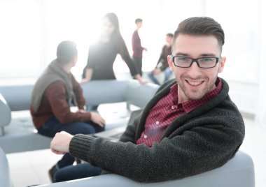 modern bir kendine güvenen erkekler portresi