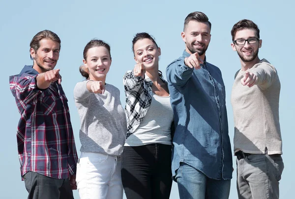 Jóvenes confiados mostrando las manos hacia adelante — Foto de Stock