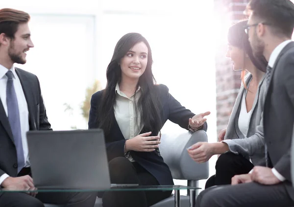 Induló vállalkozás, vezető nők az új cég önálló confid — Stock Fotó