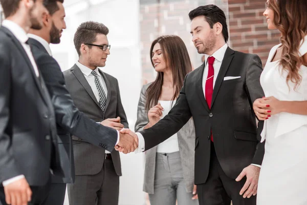 Partner commerciali di successo stringendo la mano — Foto Stock