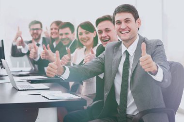 başparmak kadar gösteren başarılı bir iş takım