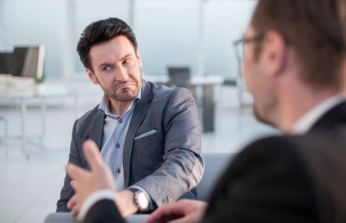 up.business ortakları ortak çıkarları tartışırken kapatın