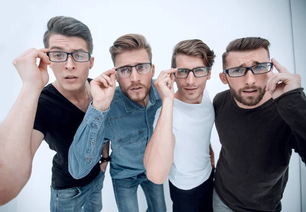 Közelről. a csoport kreatív meg néztem meg szemüveg — Stock Fotó