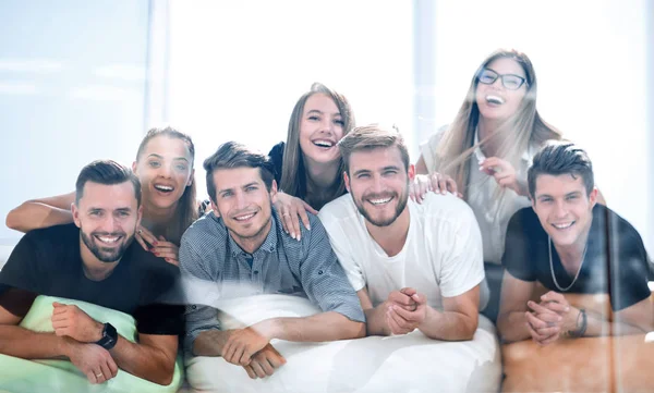 Retrato de un equipo de negocios en una nueva oficina —  Fotos de Stock