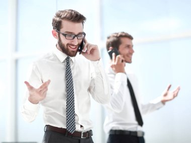 akıllı telefonlar kullanarak iletişim iş ortakları