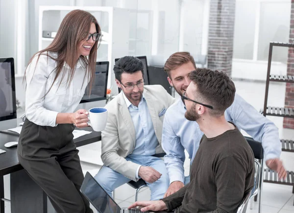 Business woman and business team talking during work break — Stock Photo, Image