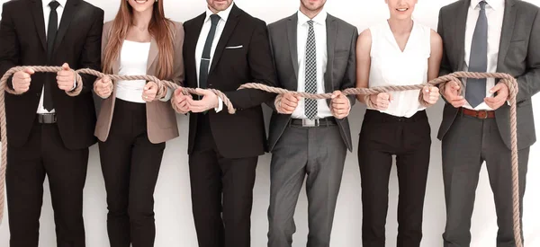 Equipe de negócios amarrado com corda resistente — Fotografia de Stock