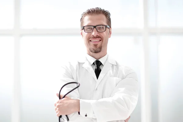 Säker läkare med stetoskop — Stockfoto