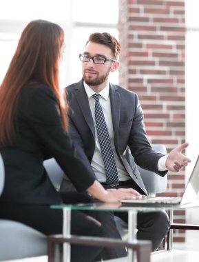 Coworking, yeni başlangıç fikir gösteren yaratıcı Yöneticisi