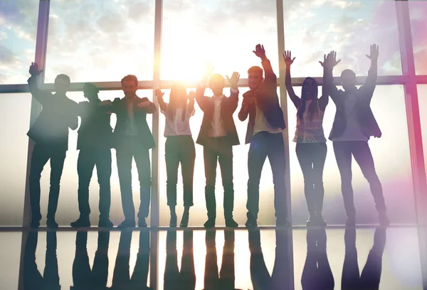 Grupo de jovens felizes — Fotografia de Stock