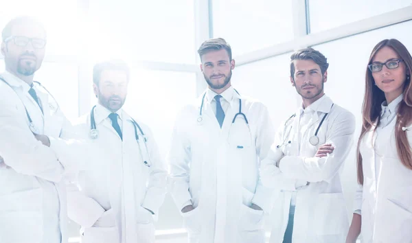 Портрет групи лікарів медичного центру — стокове фото