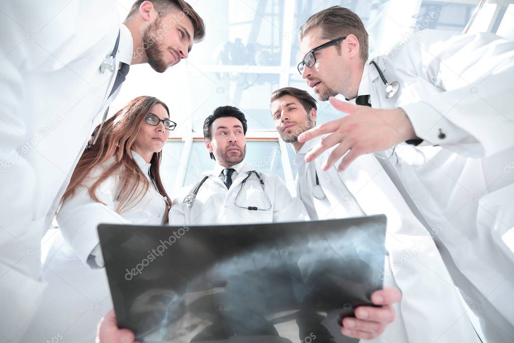doctors colleagues look at the x-ray of the patient
