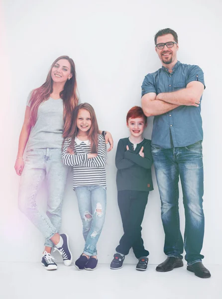 I full growth.portrait av en lycklig familj — Stockfoto