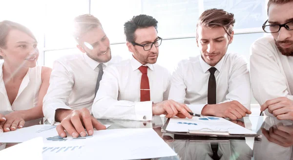 Team Lavoro Che Analizza Documenti Finanziari Business Concept — Foto Stock