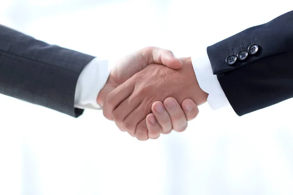 Stretta di mano ravvicinata dei partner commerciali — Foto Stock