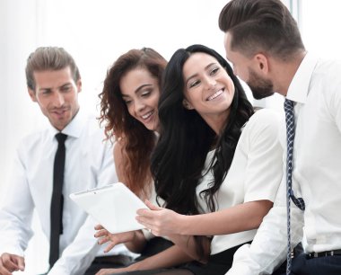 closeup.Smiling iş takım tablet bilgisayar ile