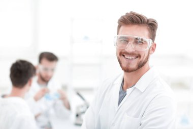 closeup.successful bilim adamı hafif bir arka plan üzerinde