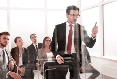 Ofiste çalışan iş adamları